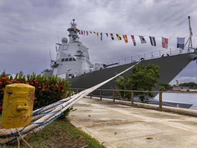 El buque naval Raimondo Montecuccoli de tipo Fragata realiza una parada en el puerto de Santo Domingo