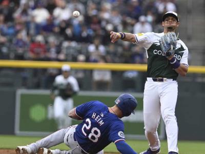 El catcher Elías Díaz contribuye con 2 hits, uno de ellos clave, en la victoria de los Rockies
