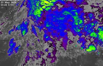 Aguaceros continuarán este jueves y durante el fin de semana por vaguada