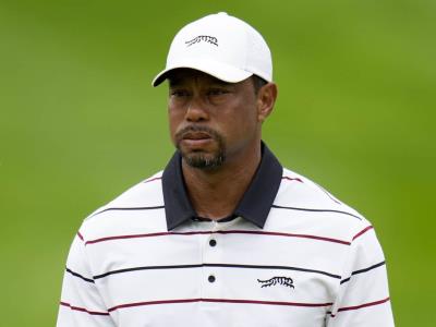 El golfista Tiger Woods no logra clasificar para la siguiente ronda en el Torneo de la PGA