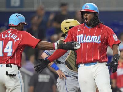 El jugador Otto López contribuye con un importante hit en la remontada de los Marlins sobre los Mets