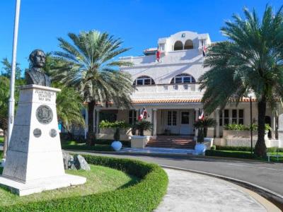 El presidente Abinader implementa estrategias para potenciar el servicio diplomático