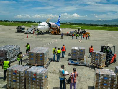 Emergencia en Haití: Llega a tierra aeronave con asistencia humanitaria