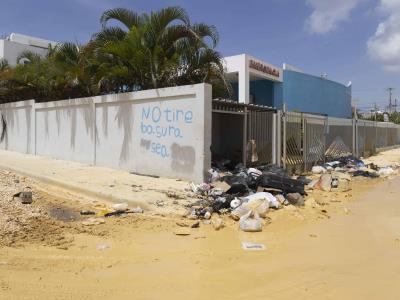 En Nueva Jerusalén, las calles están llenas de lodo y basura