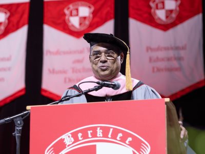 Gilberto Santa Rosa es galardonado con un Doctorado Honorífico en Berklee College of Music