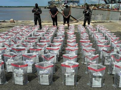 La DNCD captura una lancha con droga en San Pedro de Macorís