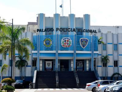 Las autoridades policiales incautan cientos de paquetes de sustancia sospechosa en La Romana