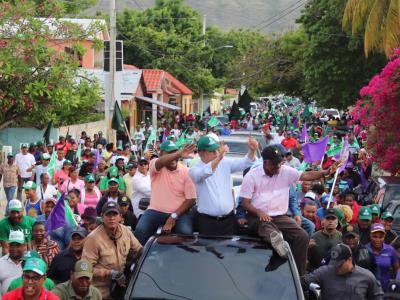 Leonel lidera una marcha-caravana en respaldo a los candidatos al Congreso