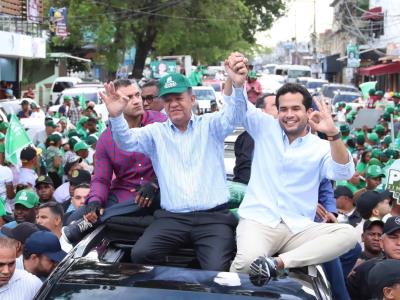 Leonel respalda a Omar durante la marcha-caravana en el Distrito Nacional