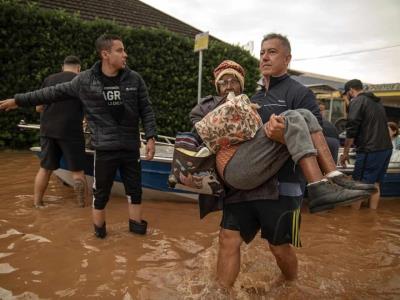 Lluvias en Brasil obligan a cambiar a 1,057 reclusos de prisión