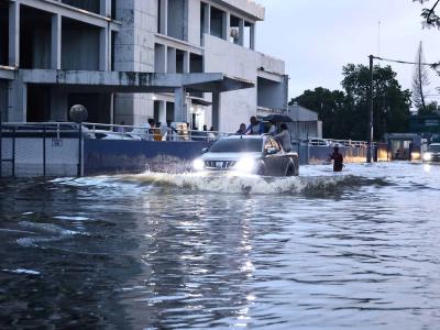 Lluvias provocan anegamientos en zonas urbanas y rurales y dañan construcciones