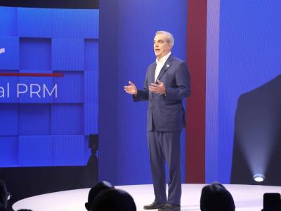 Luis Abinader se reúne con representantes de la sociedad civil