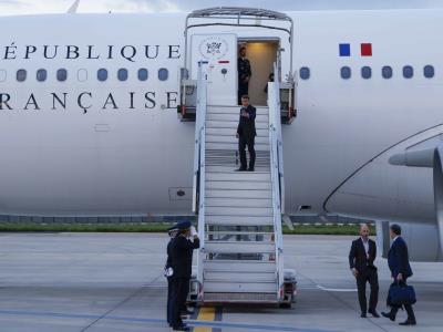 Macron es recibido en medio de disturbios durante su visita a Nueva Caledonia