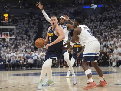 Nuggets empatan la serie 2-2 contra Timberwolves gracias a Jokic