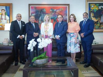 Presidenta de empresa fabricante de monedas circulantes en República Dominicana realiza visita a Banco Central