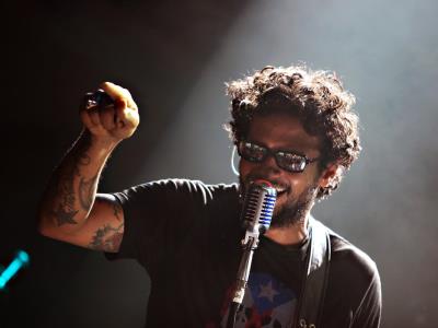 Robi Draco Rosa conmemora cuatro décadas de trayectoria musical con el lanzamiento de un álbum inédito