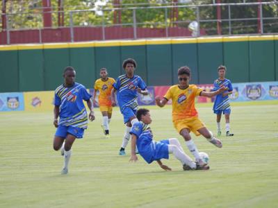 San Gabriel consigue sus primeros puntos en la Copa Malta Morena de Fútbol