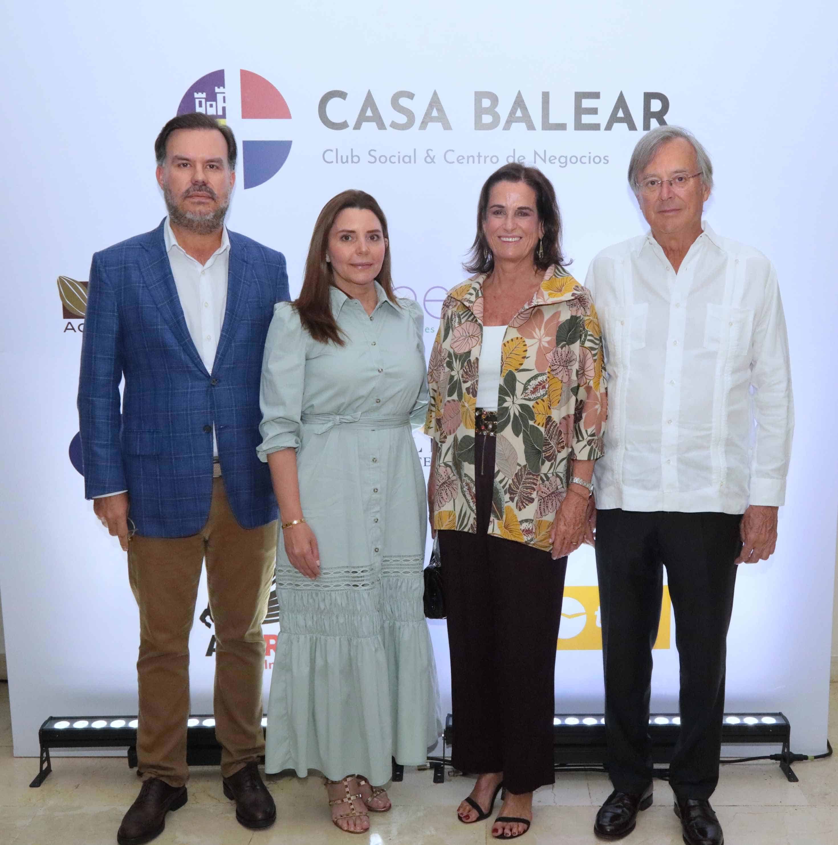 Miguel Roig, Mariajose Turull de Roig, Pilar Lladó y Antonio Pérez-Hernández.