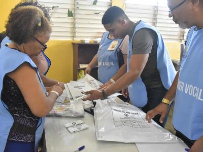 Trabajadores exigen remuneración por elecciones en República Dominicana; Junta Central Electoral da detalles