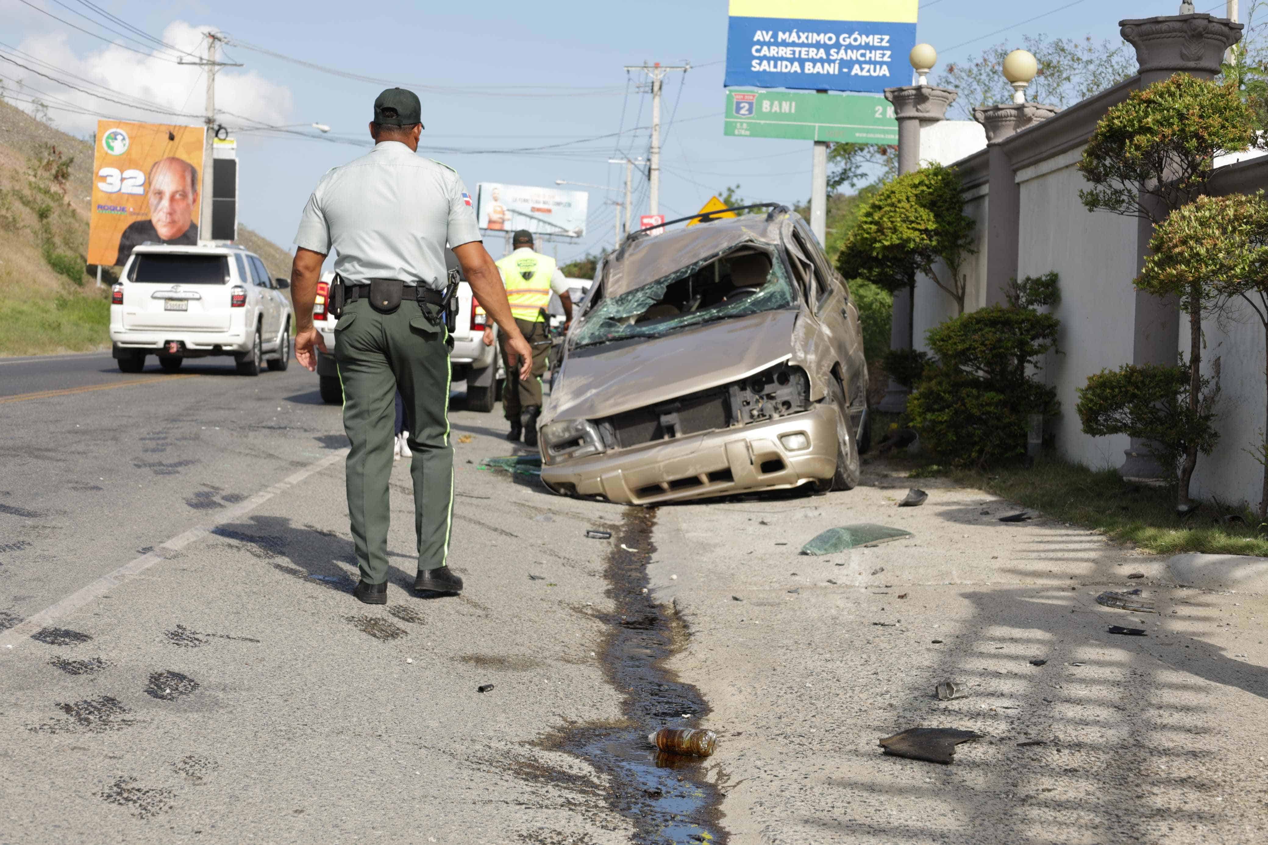 Accidente de tránsito ocurrido hace un momento en el kilómetro 2 de la carretera Baní-Azua.