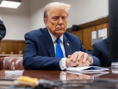 Trump no tuvo otra opción que escuchar a Stormy Daniels