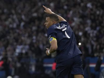 Vítores y críticas para Kylian Mbappé en su última aparición en el estadio