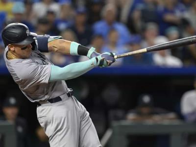 Aaron Judge alcanza una marca de 25 jonrones y los Yankees derrotan contundentemente a los Reales con un marcador de 10-1