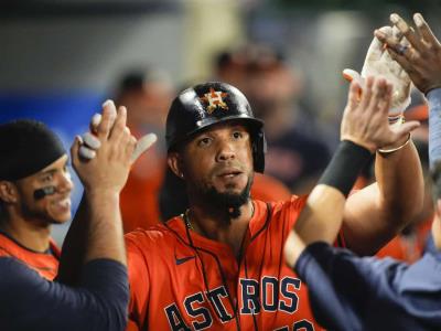 Astros reducen a la mitad el contrato de 3 años de José Abreu