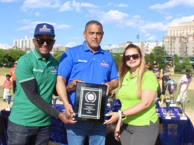 Comienza el campeonato de béisbol para niños en homenaje a Roberto Rojas