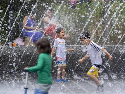 Continúa la ola de calor en Estados Unidos y aumentan las inundaciones en algunas áreas