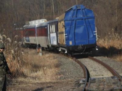 Corea del Norte comienza a demoler vías de tren que conectaban con Corea del Sur