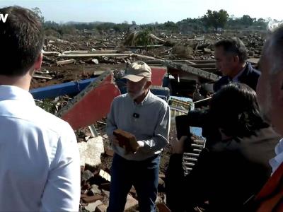 El expresidente Luiz Inácio Lula da Silva recorre áreas afectadas por las fuertes lluvias en Brasil