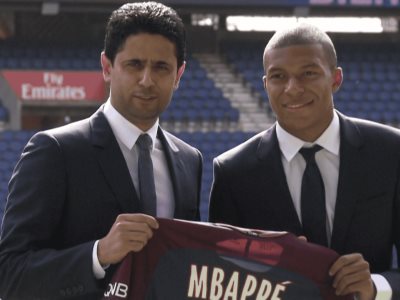 El jugador francés Kylian Mbappé firma con el equipo de fútbol Real Madrid
