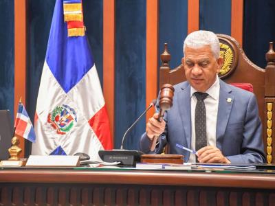 El líder del Senado respalda cambios en la Constitución