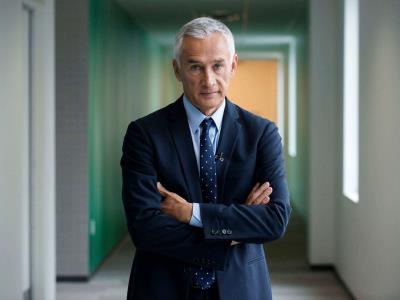 El periodista Jorge Ramos explica que escribe para evitar explotar