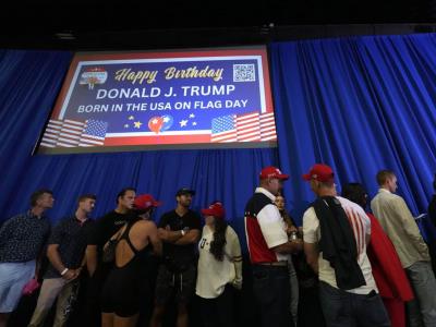 El septuagésimo octavo cumpleaños de Donald Trump se convierte en una demostración de lealtad
