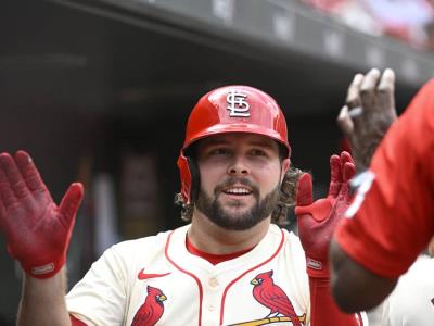 En un juego dominado por los jonrones, los Cardenales de Burleson se imponen a los Gigantes con un marcador final de 9-4