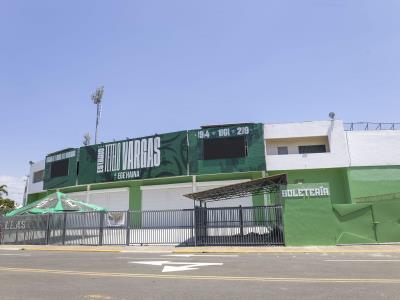 Igor Rodríguez contribuye con donaciones para la renovación del estadio Tetelo Vargas