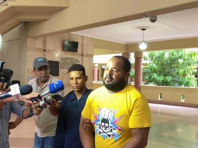 Individuo señalado por asesinato de su progenitora fue sometido a técnicas de interrogatorio intensas por parte de agentes del orden