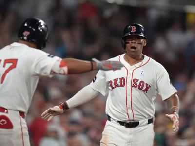 Kelly evade situación de bases llenas; Medias Rojas establecen récord al conseguir 9 bases