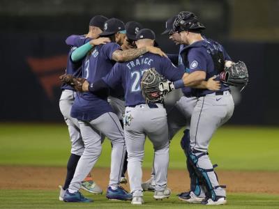 Kirby elimina a nueve en cinco innings y los Marineros derrotan por 4-2 a los Atléticos