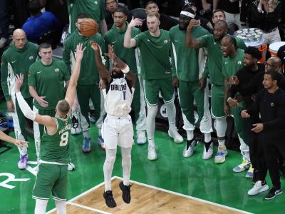 Kyrie Irving opina sobre el futuro de su equipo en Dallas