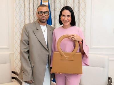 La esposa del presidente recibe la visita del reconocido diseñador de moda de la República Dominicana, Raúl López