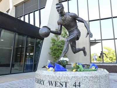 La familia de Jerry West anuncia la ausencia de un servicio funerario abierto al público