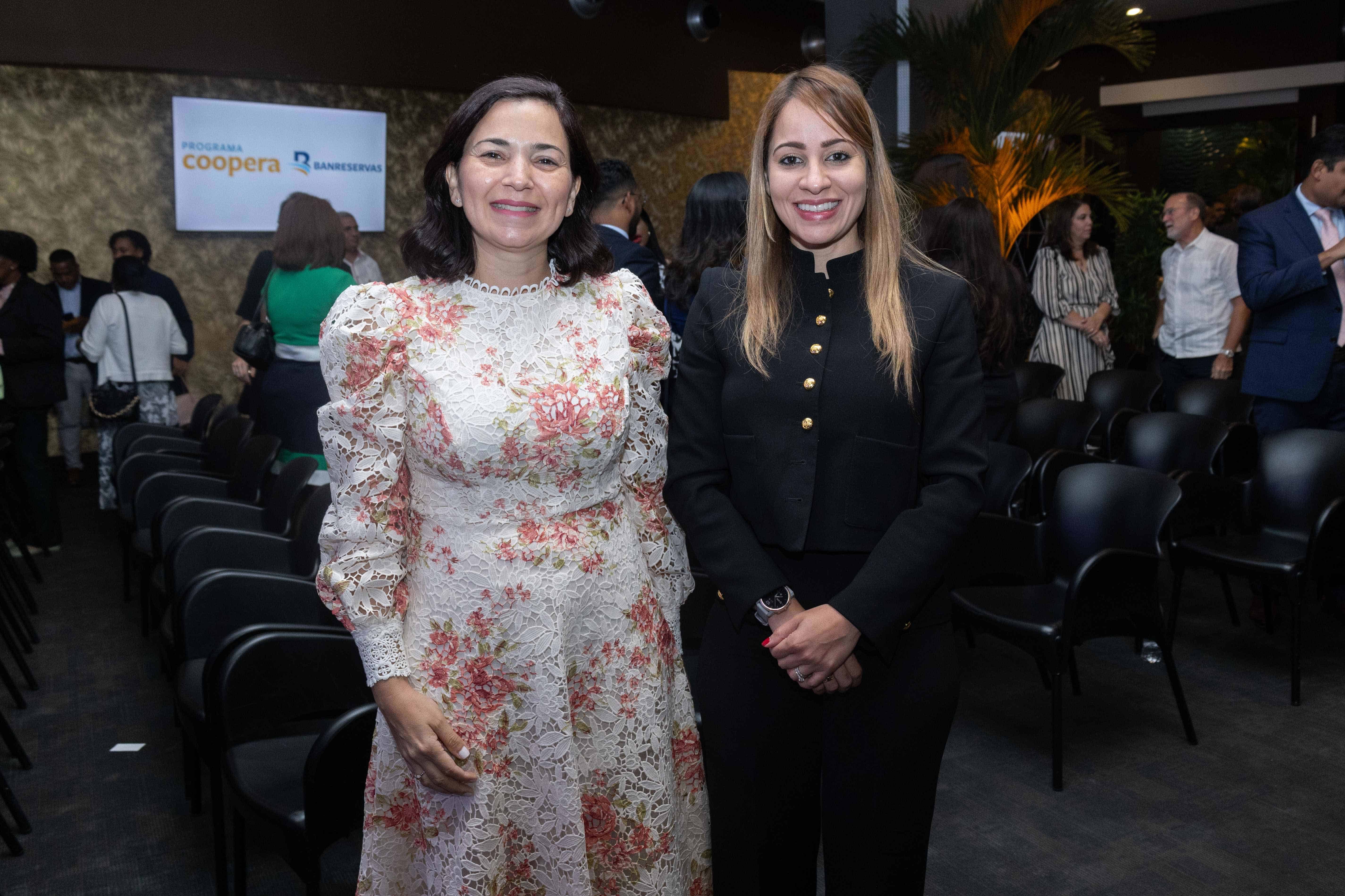 Lilian Rodríguez y Alina Victoria.