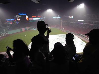 La suspensión del partido entre Azulejos y Medias Rojas ocurre en el segundo inning
