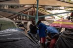 México desaloja campamento de más de 400 migrantes en el centro de la capital