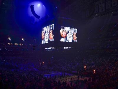 Los Mavericks y los Celtics rinden tributo a Jerry West con un momento de silencio