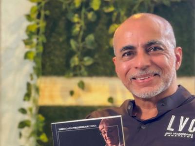 Luis Valderrama presenta su nuevo libro titulado "Un platillo, una historia"