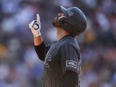 Martínez pega dos cuadrangulares y Quintana logra su primera victoria